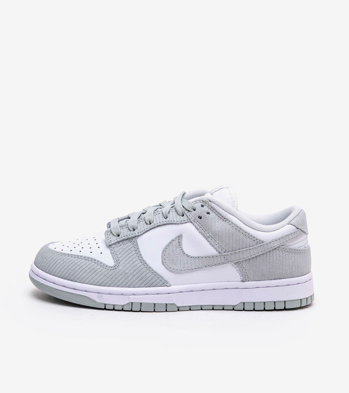 Nike Dunk Low Light Silver Corduroy (Women's) — image du produit
