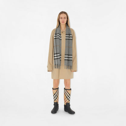 Echarpe en cachemire Burberry — image 3