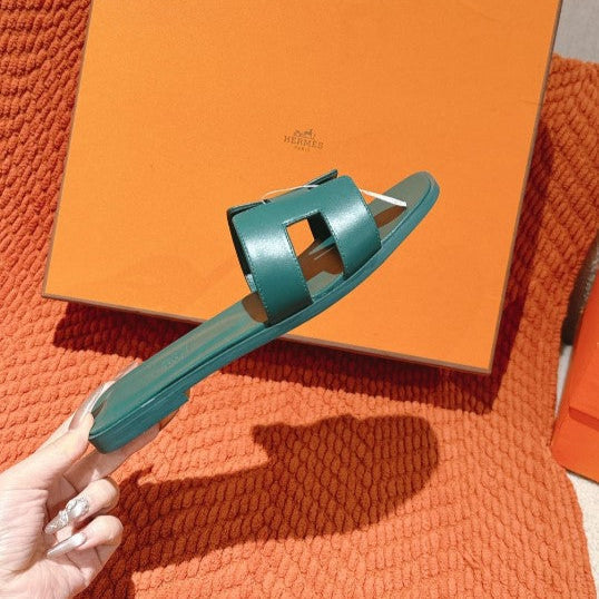 Hermes - Claquettes Vert Bouteille — image 4
