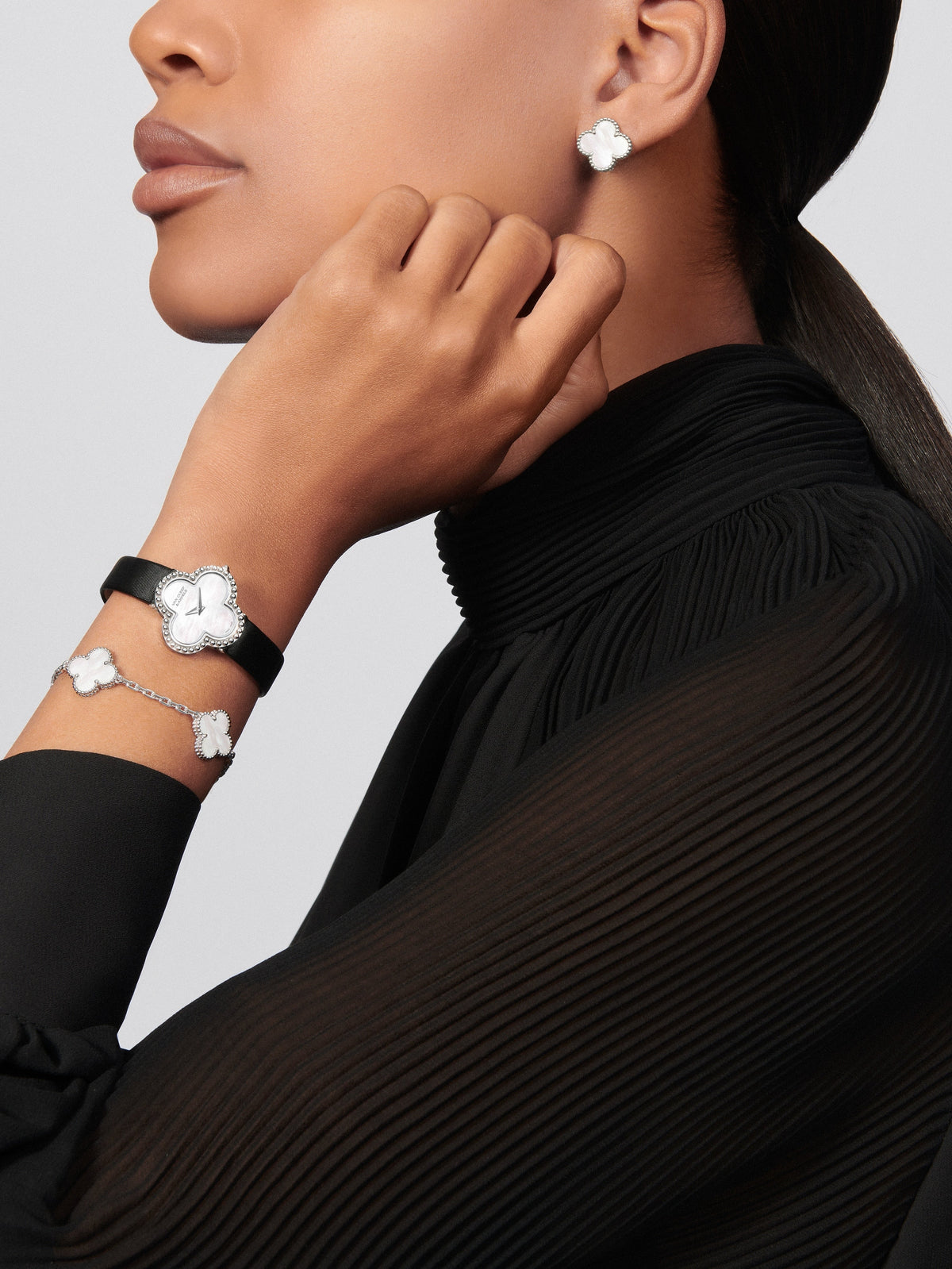 Van Cleef Vintage Alhambra 5 motifs Nacre — image 4