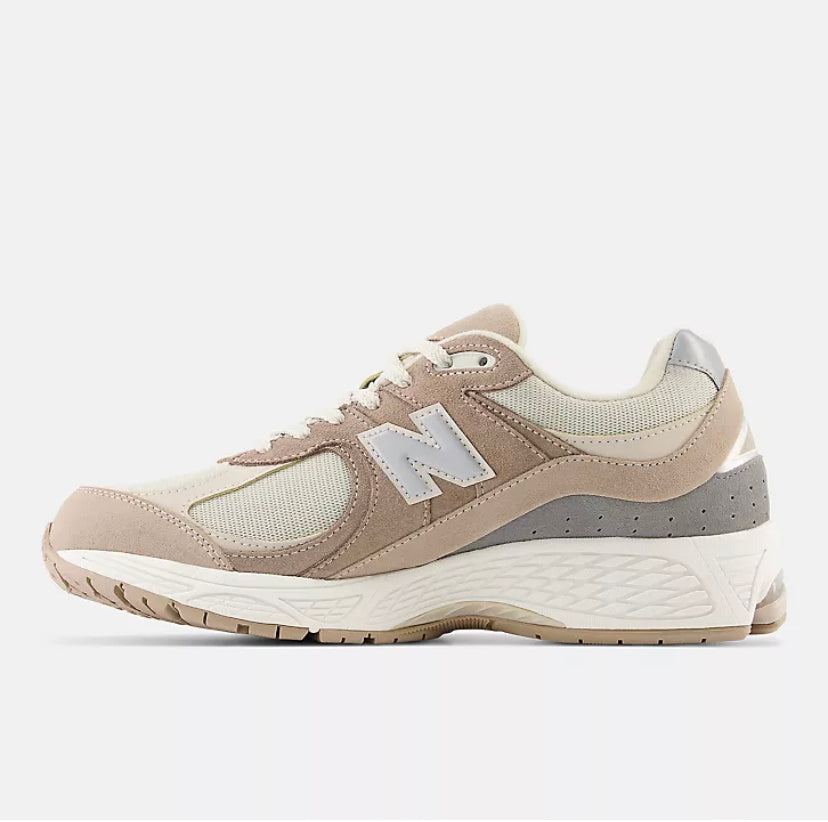 Chaussures New Balance 2002R Cream – Luxery Shop
