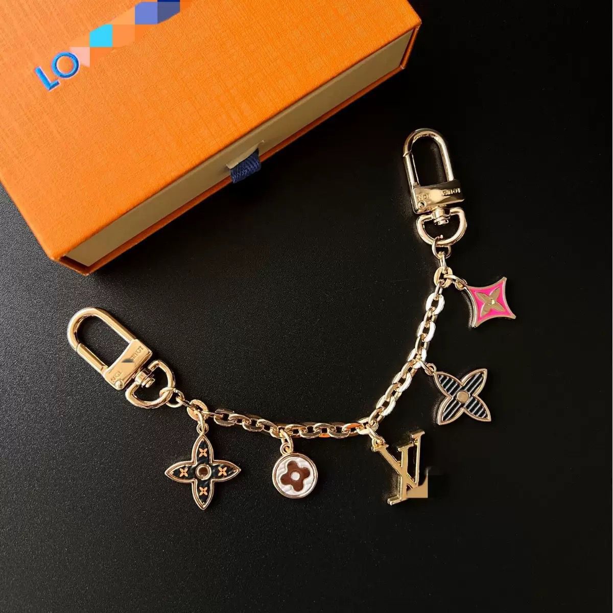 Accessoires LV — vue 1