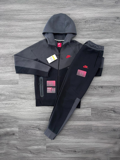 Nike Tech Fleece Tracksuit Black/Red S23 — image 1