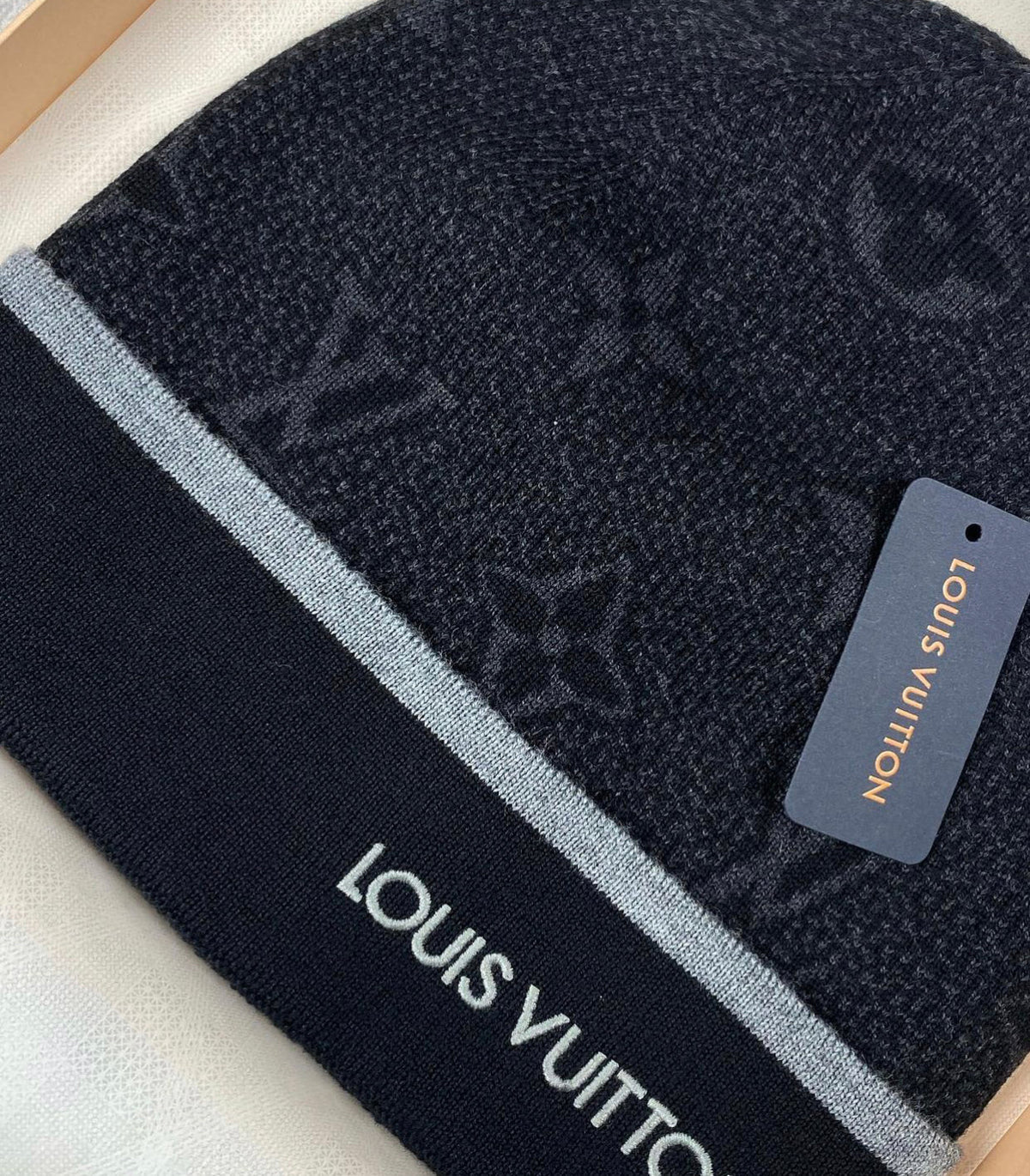 Coffret Bonnet & Écharpe Louis Vuitton Noir — image 3