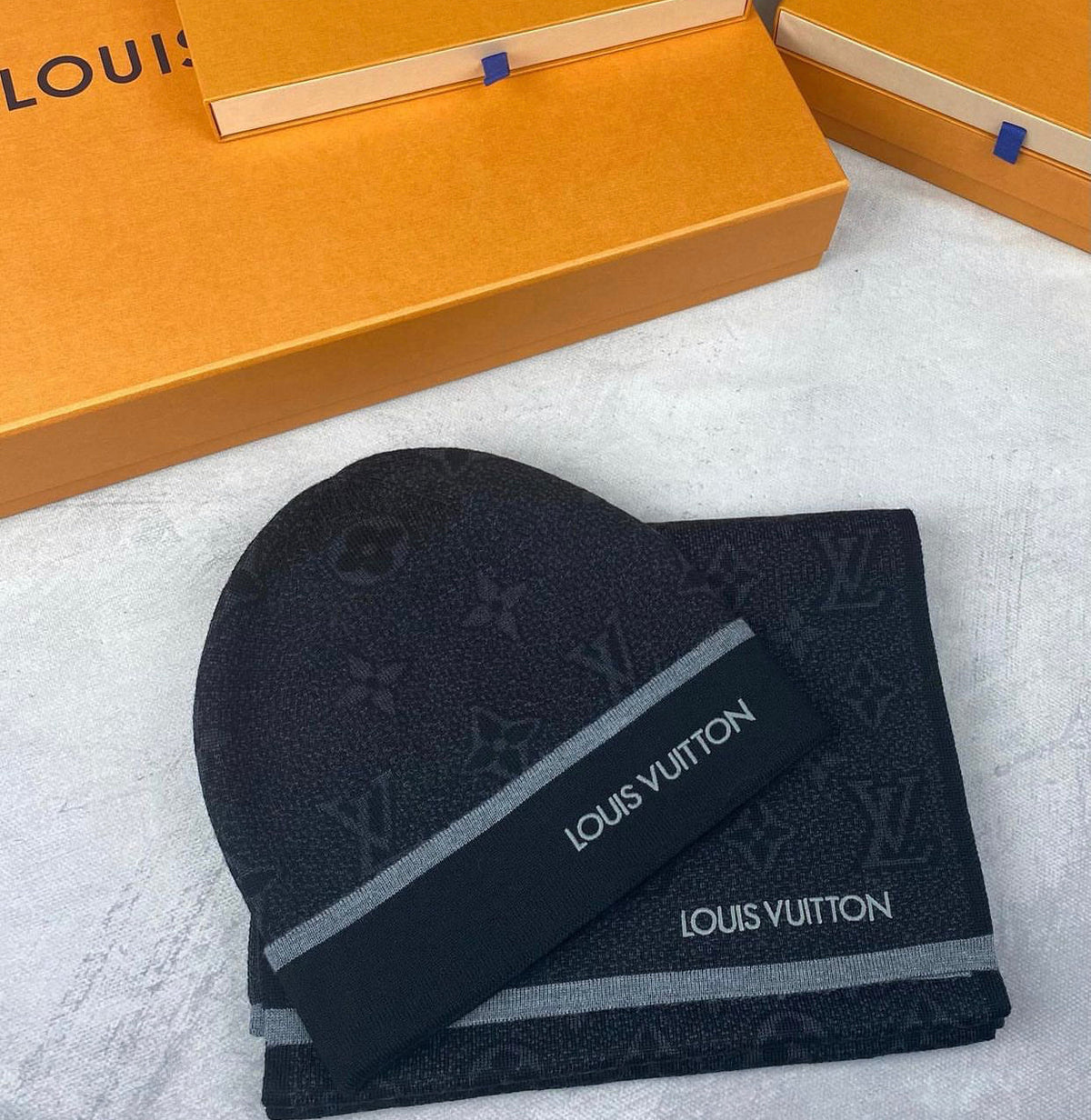 Coffret Bonnet & Écharpe Louis Vuitton Noir — image 1